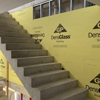 Colocación de dengosas en muros