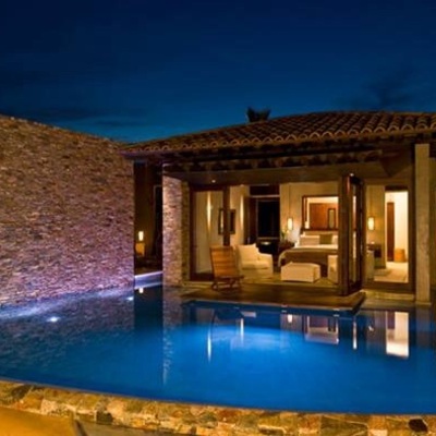 Asador y espacios con alberca