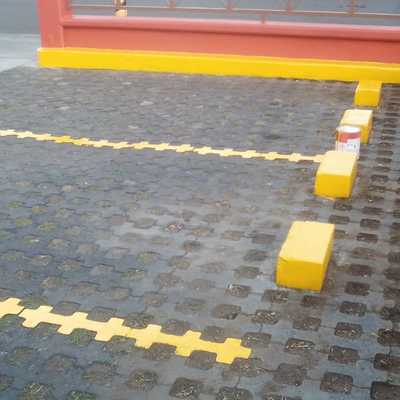 lineas y topes pintados