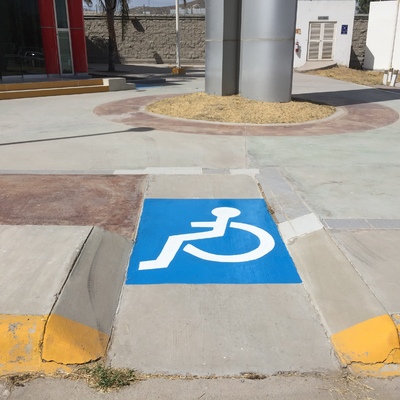 Pintura en estacionamiento