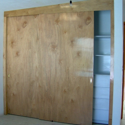 CLOSET DE MMELAMINA INTERIOR Y FRENTE DE TRIPAY TIPO TAMBOR