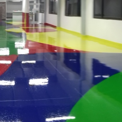 Acabado Con Poliuretáno Transparente en Piso de Comedor