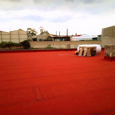 Sistema prefabricado acabado gravilla color terracota.