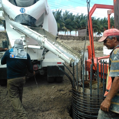 VACIADO DE CONCRETO PARA PILA DE CIMENTACION