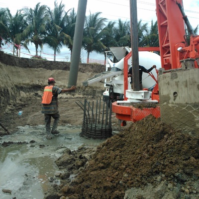 RETIRO DE TUBERIA TREMI TERMINANDO DE VACIAR CONCRETO EN PILA DE CIMENTACION