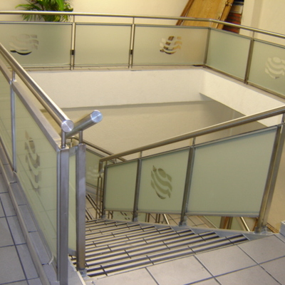 Esaclera y barandal de acero inoxidable para ADO