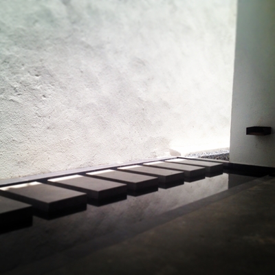 espejo de agua y fuente