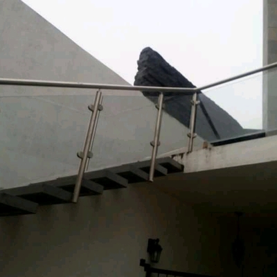 Barandal vidrio y acero inoxidable