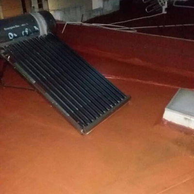 Impermeabilizado y insta. De calentador solar