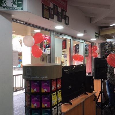 Cambio de luminarias en cajillo de tablaroca.Radioshack.