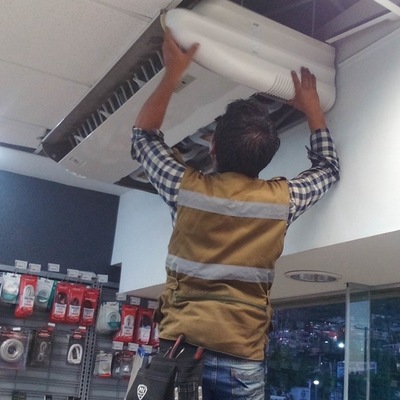 Mantenimiento de aires acondicionado .Radioshack.