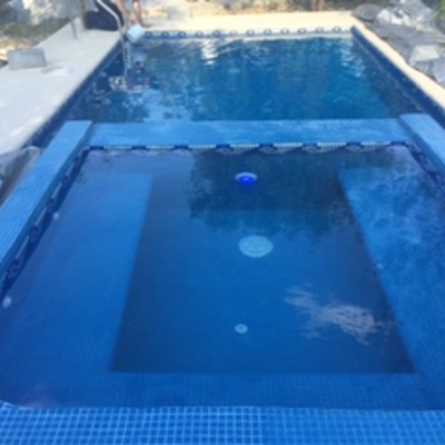ALBERCA DE 3 X 5 Y JACUZZI DE 2 X 2