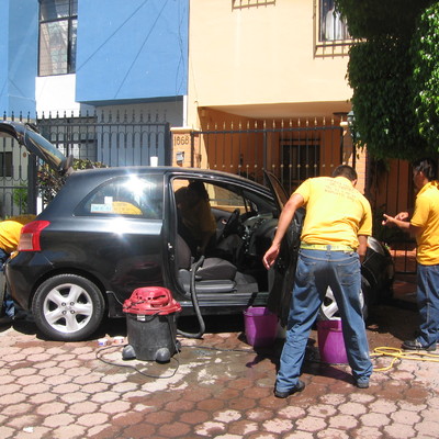 LAVADO DE INTERIORES DE AUTOMÓVILES