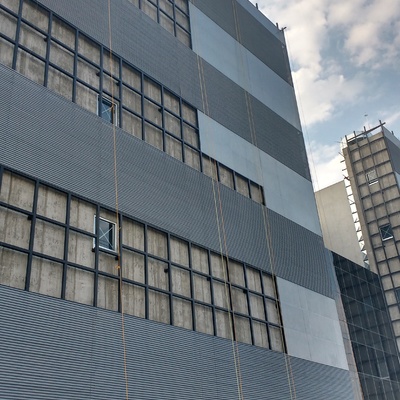 Instalación de lamina en fachada