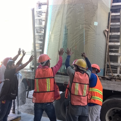 Suministro de cristal curvo para museografía