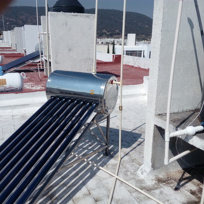 Calentador solar de baja presión de 8 tubos