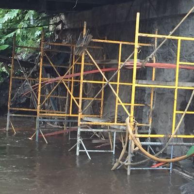 Andamios en muro pantalla