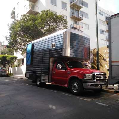 camioneta 3 1/2 tonelas caja corta  26 metros cubicos