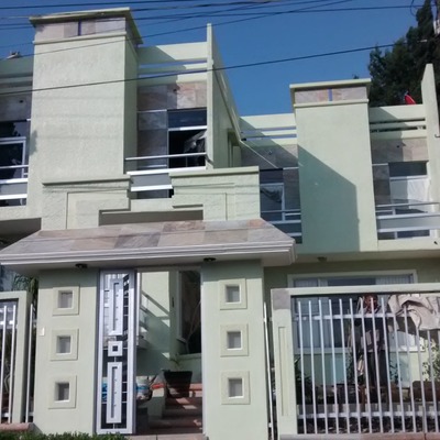 Fachada moderna-minimalista.