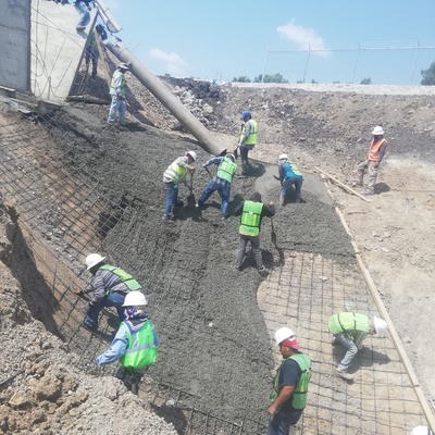 Colado de desemboque de canal