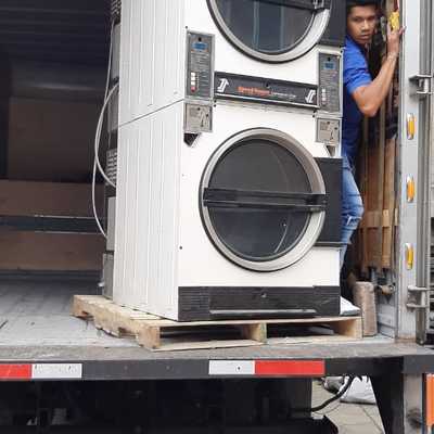 Maniobra de carga con rampa Hidráulica