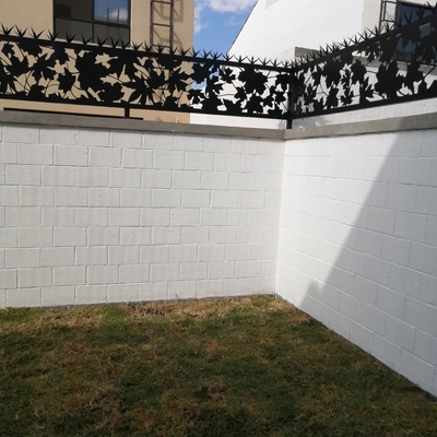 celosía en lamina negra