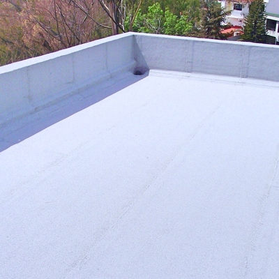 Sistema prefabricado acabo gravilla color blanco fresco.