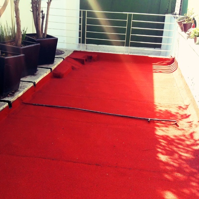 Sistema prefabricado acabado gravilla color terracota.