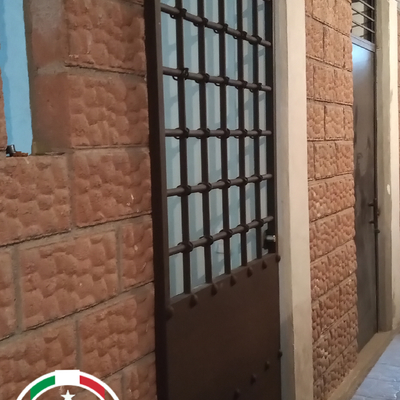 Instalación de puerta de herrería.