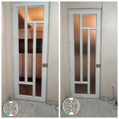 Instalación de puerta de herrería con vidrio