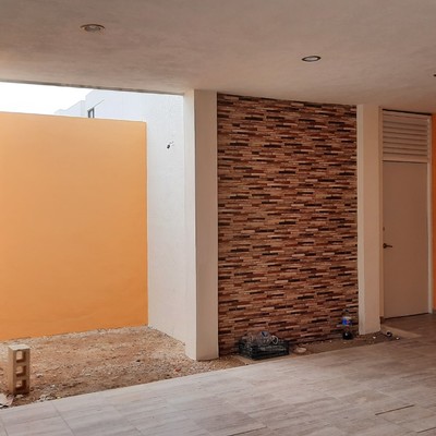 jardin interior y cochera