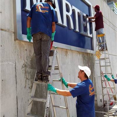 LIMPIEZA DE ANUNCIOS Y ESPECTACULARES