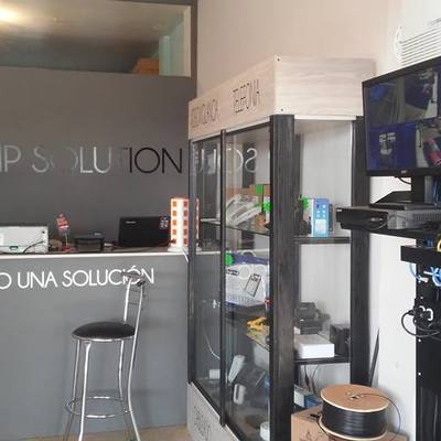 VITRINAS, MOSTRADOR Y RACK DE TELECOMUNICACIONES