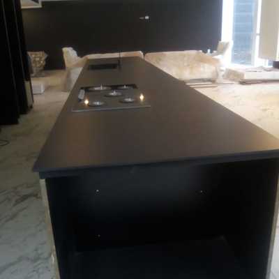 Isla monolito en negro