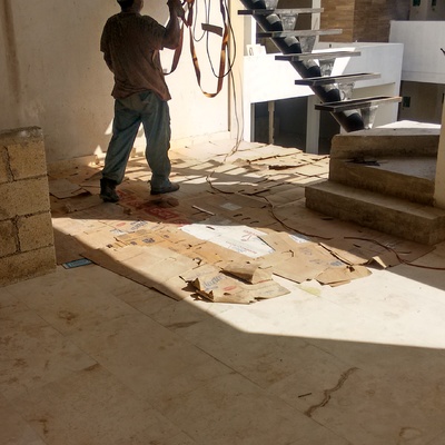 ESCALERAS DE EDIFICIO DEPARTAMENTA TOWN