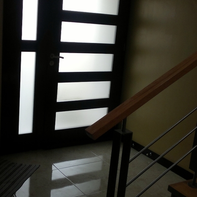 PUERTA DE MADERA MACIZA.