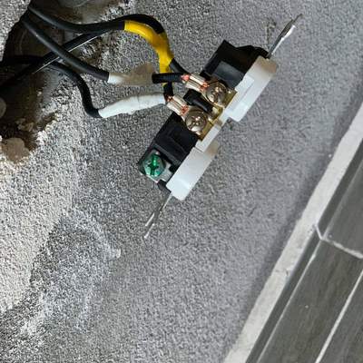 Contactos polarizados