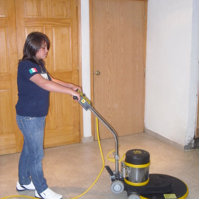 Expertos en el cuidado de pisos.