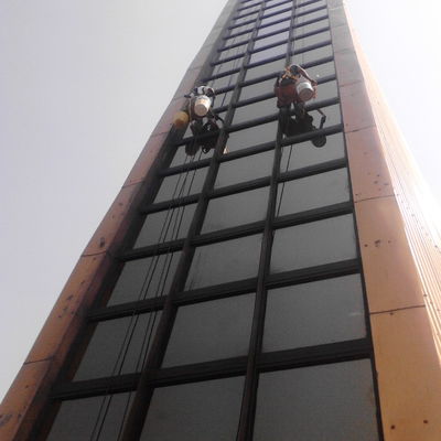 Sellado y limpieza cristales.