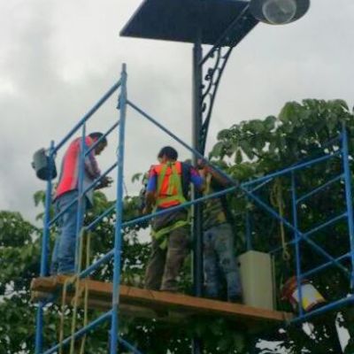 Instalacion de luminaria Urbana sustentable