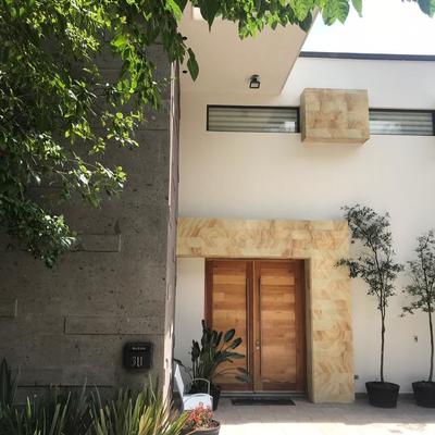 Fachada de Residencia en Chipinque