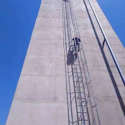 Tanque elevado de pozo de agua potable