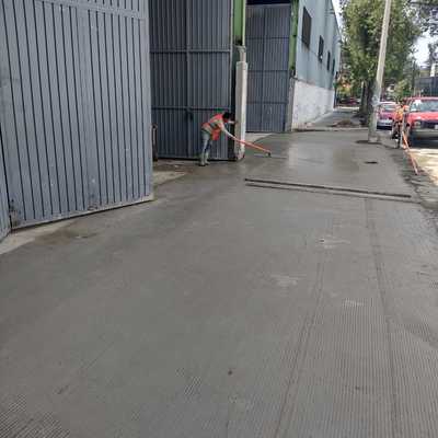 FABRICACION DE PISO DE CONCRETO PARA ACCESOS
