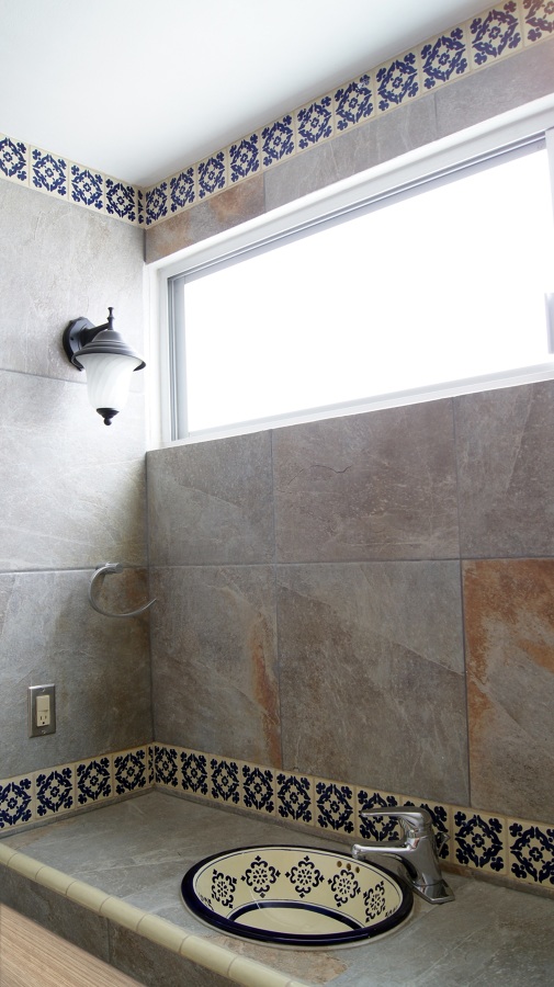 Baño Colonial Contemporaneo