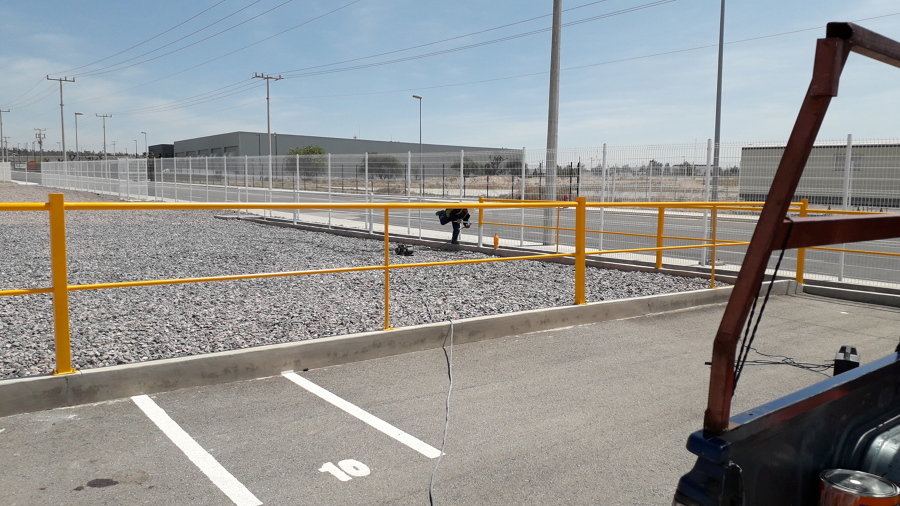 BARANDAL INSTALADO Y PINTADO