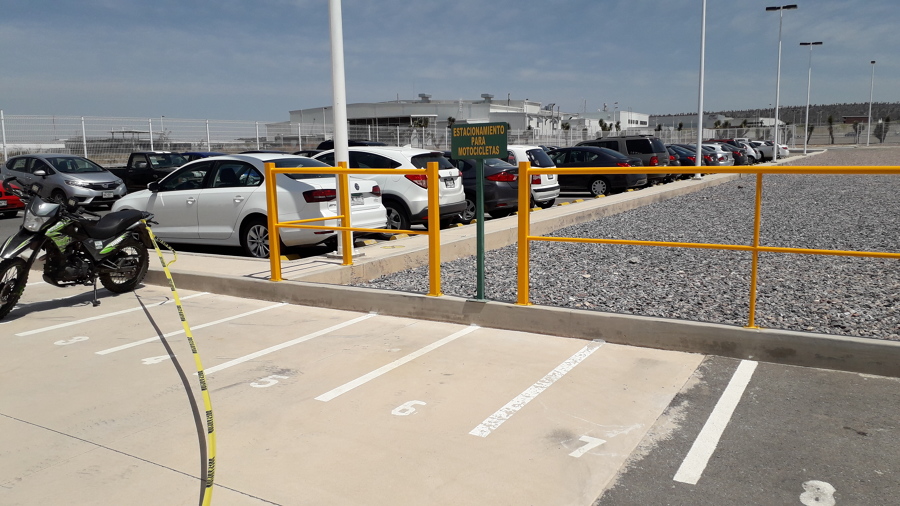 BARANDAL INSTALADO Y PINTADO