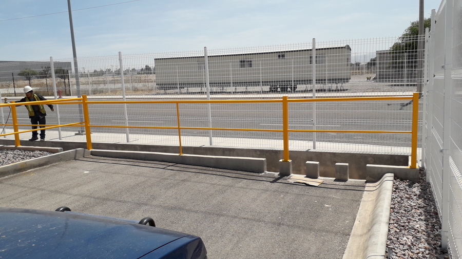 BARANDAL INSTALADO Y PINTADO