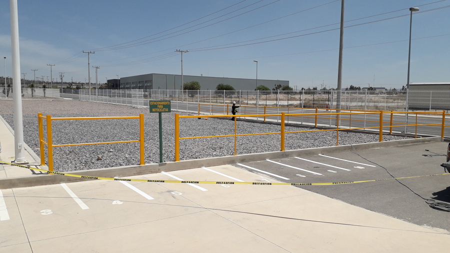 BARANDAL INSTALADO Y PINTADO