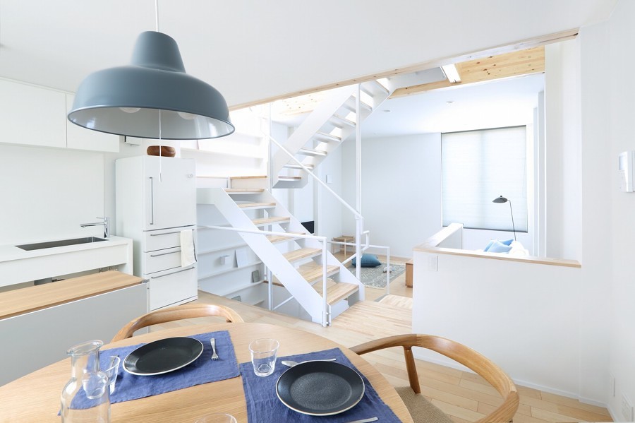 Comedor casa prefabricada dos niveles