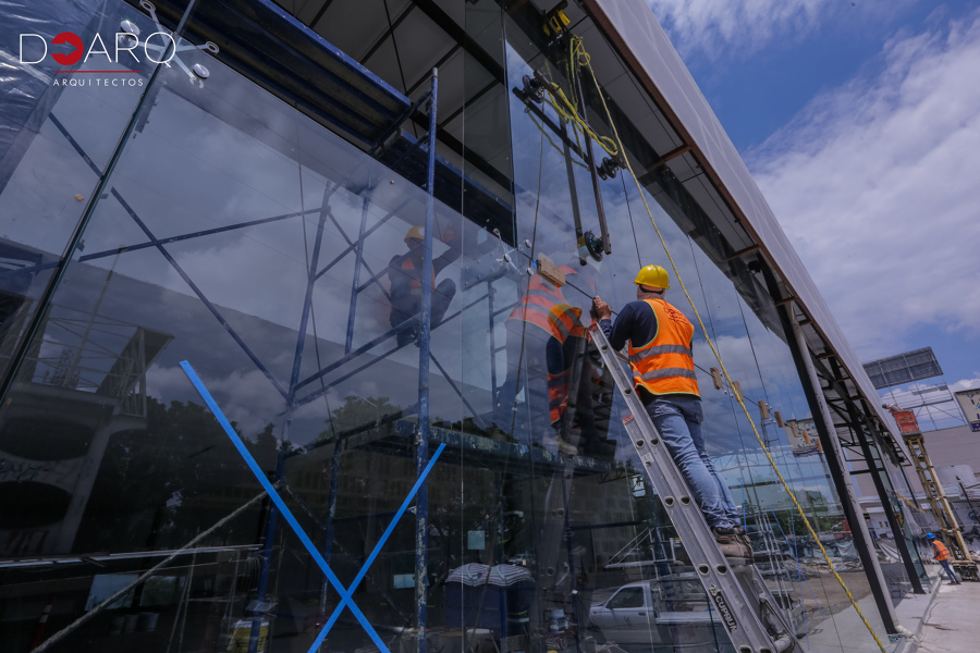 CRISTALES FACHADA COMERCIAL